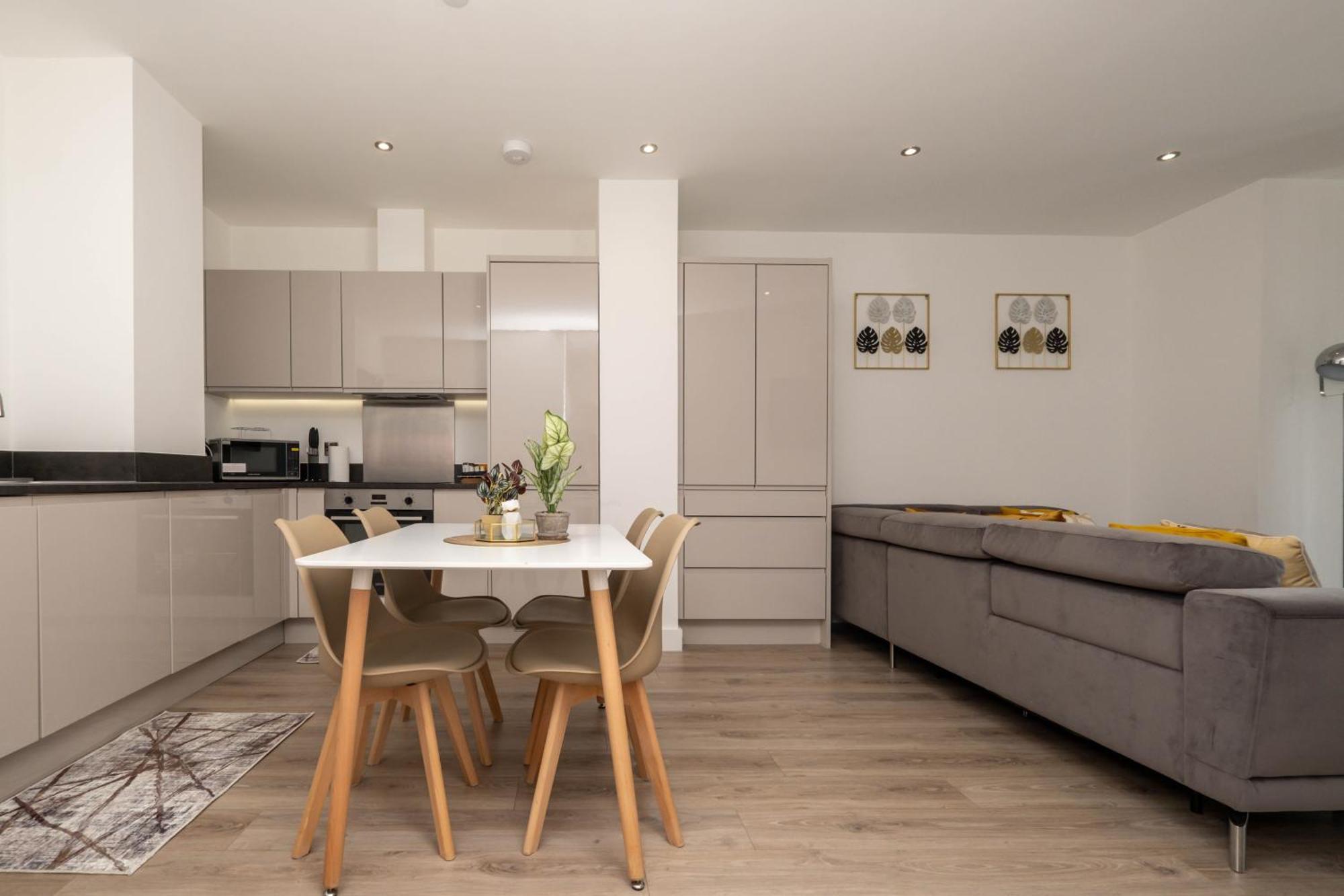 Brand New 2 Bedroom Centre Of Apartment Solihull
