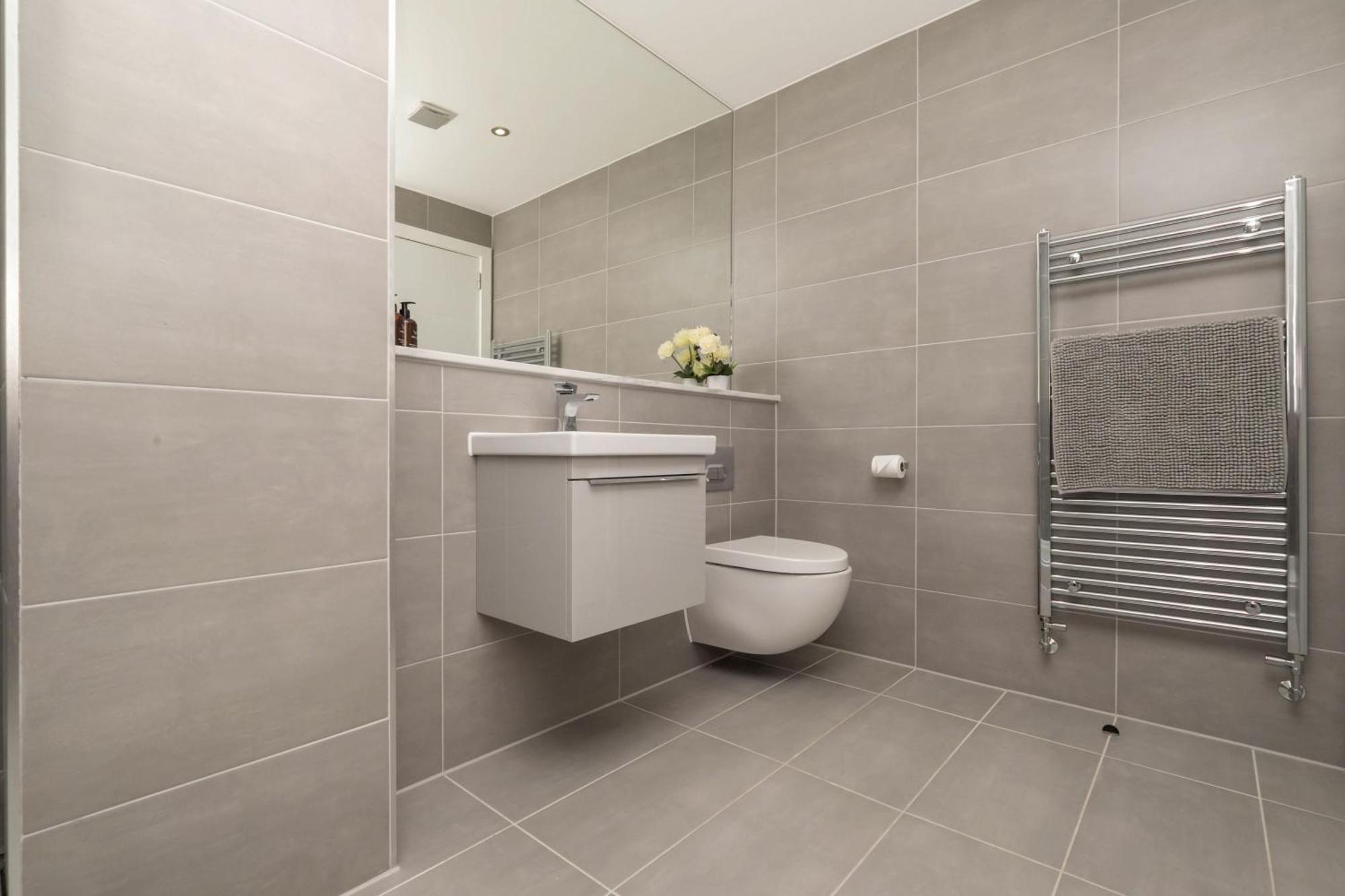 Apartment Brand New 2 Bedroom Centre Of *